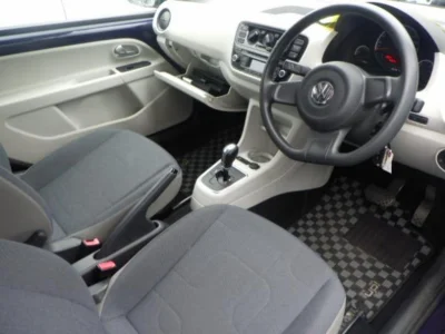 VOLKSWAGEN UP! 3