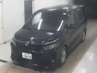 Цена авто Toyota Voxy с аукционов Японии, номер кузова ZWR80G, пробег 98 000, оценка 8