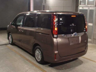 TOYOTA NOAH