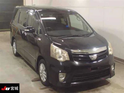 TOYOTA NOAH