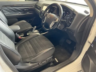 MITSUBISHI OUTLANDER PHEV