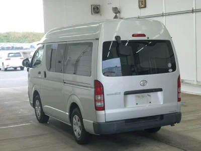 TOYOTA REGIUS ACE VAN