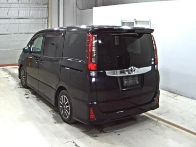 TOYOTA NOAH