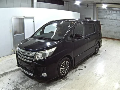 TOYOTA NOAH