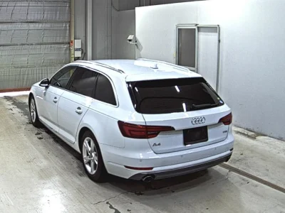 AUDI A4 AVANTE 1
