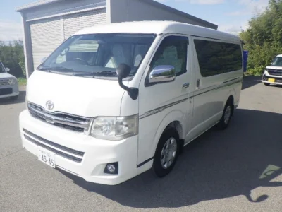 TOYOTA HIACE