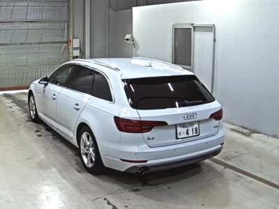 AUDI A4 AVANTE 2