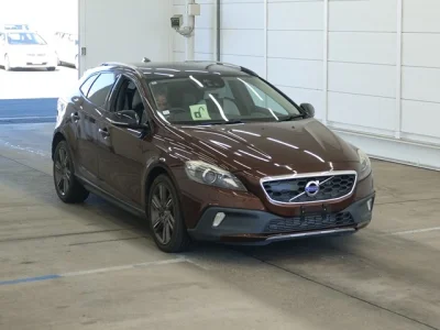 VOLVO V40