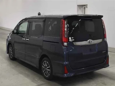 TOYOTA NOAH