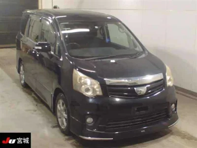 TOYOTA NOAH