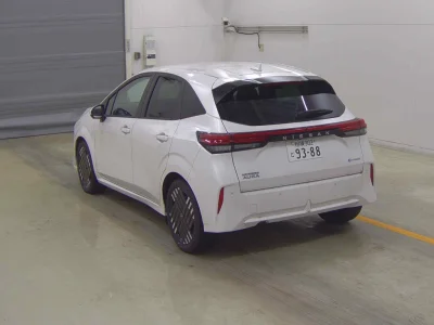 Nissan Aura