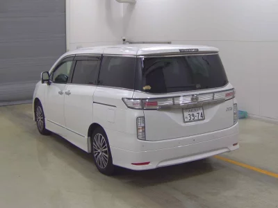 Статистика аукционов Nissan Elgrand