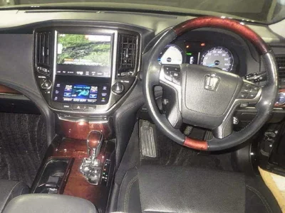 TOYOTA CROWN MAJESTA