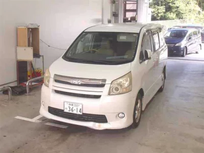 TOYOTA NOAH