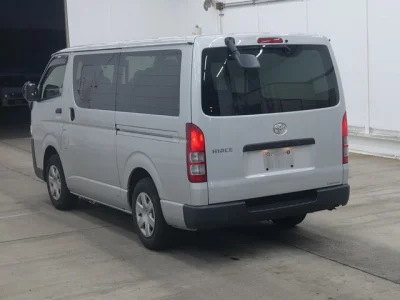 TOYOTA HIACE VAN