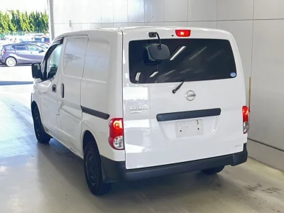 NISSAN NV200