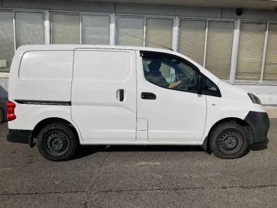 NISSAN NV200