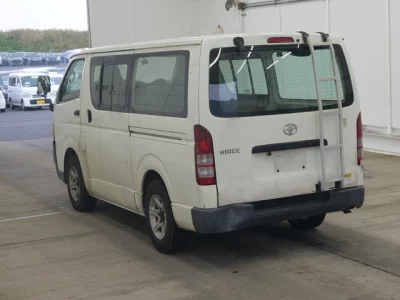 TOYOTA HIACE