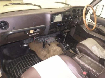 TOYOTA LAND CRUISER 4
