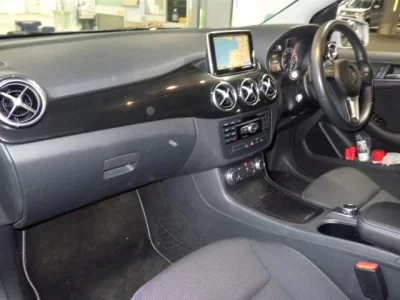 MERCEDES BENZ B CLASS 3