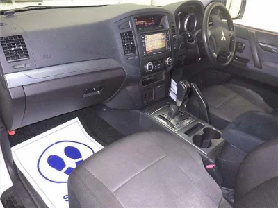 MITSUBISHI PAJERO 4
