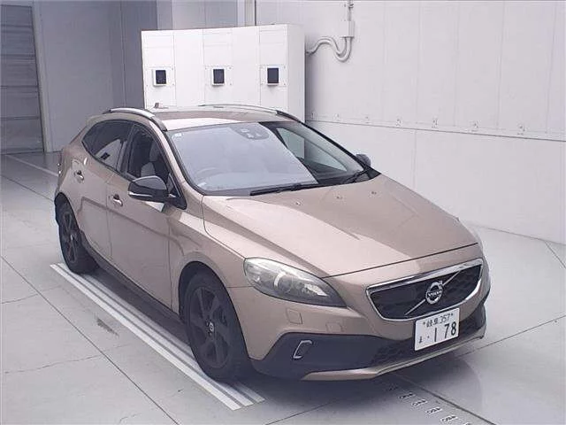 VOLVO V40