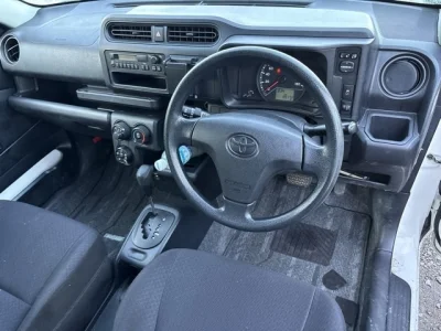 TOYOTA SUCCEED