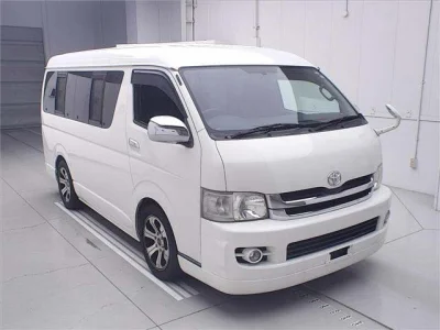TOYOTA HIACE