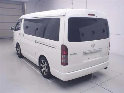 TOYOTA HIACE
