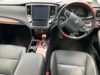 TOYOTA CROWN MAJESTA