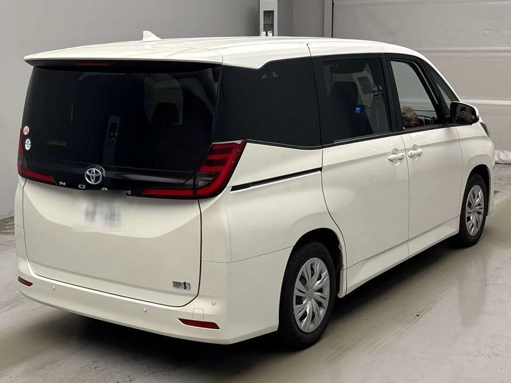 TOYOTA NOAH