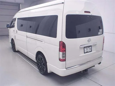 TOYOTA HIACE