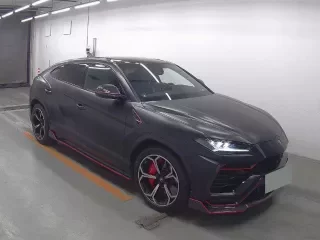 LAMBORGHINI URUS 1