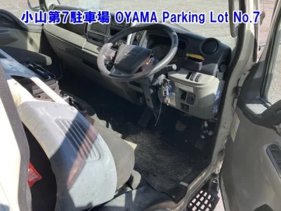 MITSUBISHI CANTER