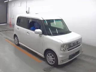 TOYOTA PIXIS SPACE