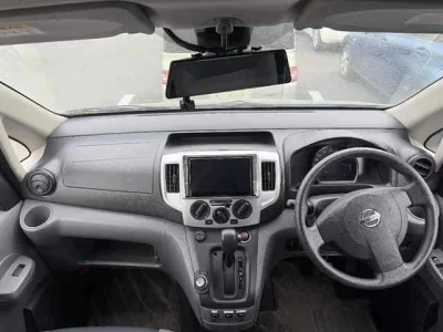 NISSAN NV200