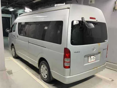 TOYOTA HIACE