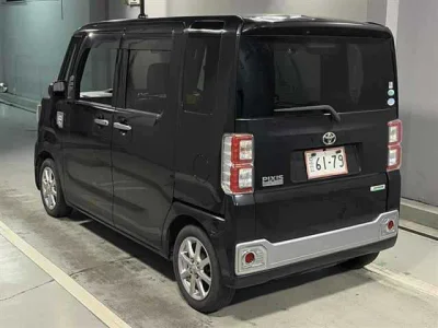TOYOTA PIXIS MEGA