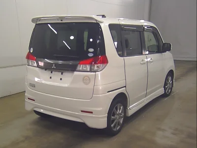 MITSUBISHI DELICA D2