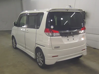 MITSUBISHI DELICA D2