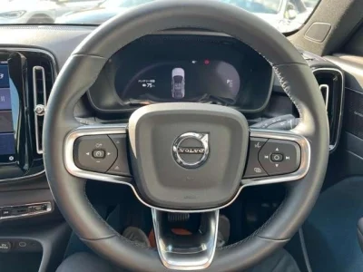 VOLVO C40