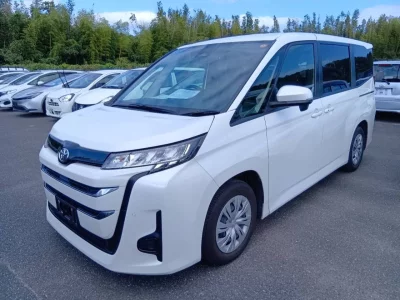 TOYOTA NOAH