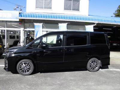 TOYOTA VOXY