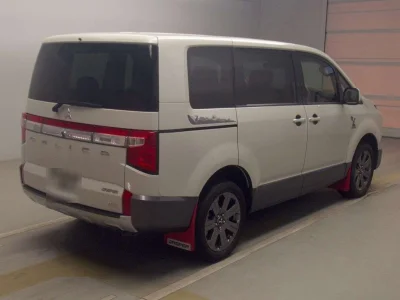 MITSUBISHI DELICA D5