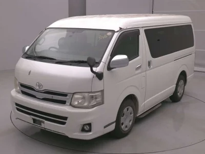 TOYOTA HIACE