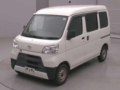 TOYOTA PIXIS VAN 1