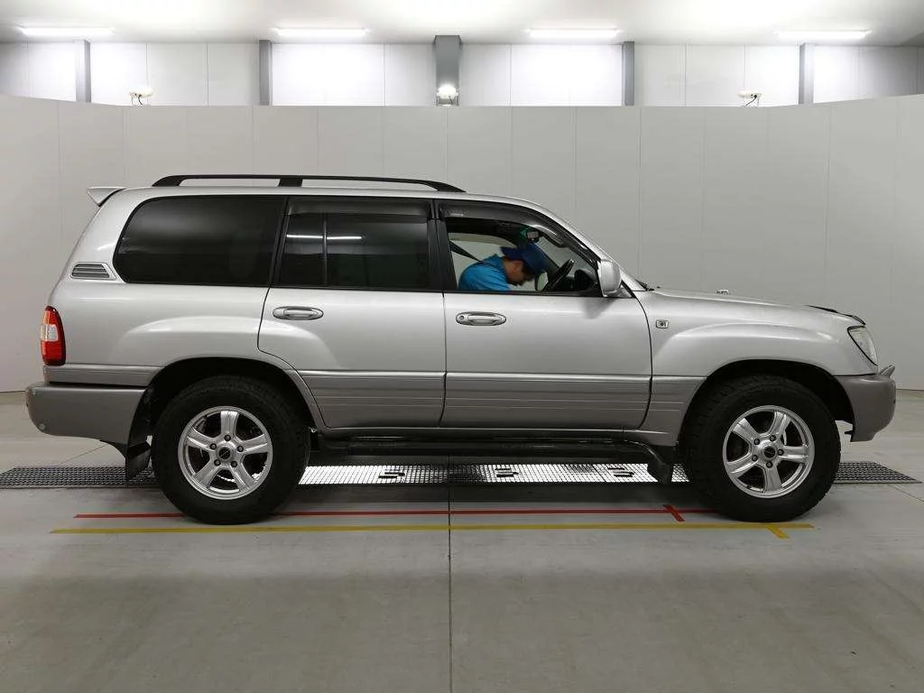 TOYOTA LAND CRUISER