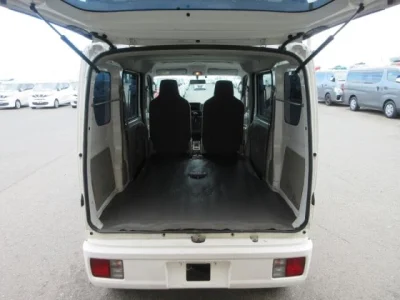 NISSAN CLIPPER VAN