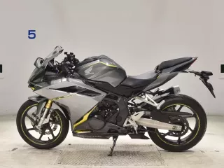 Honda CBR250RR-2