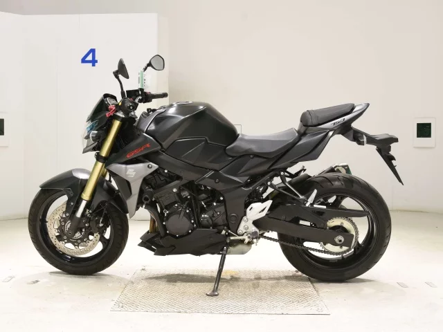 Suzuki GSR750A  с аукциона в Японии